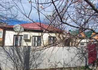Продам дом, 42 м2, Курганинск, площадь имени Клары Лучко