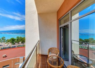 Сдается 3-ком. квартира, 110 м2, Краснодарский край, Крымская улица, 3к1