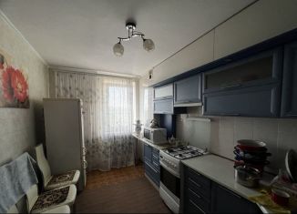 Продажа 3-комнатной квартиры, 65 м2, посёлок городского типа Комсомольское, Советская улица, 8