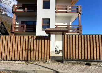 Продам квартиру свободная планировка, 35 м2, посёлок городского типа Красная Поляна, Сливовый переулок, 2