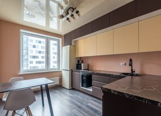 Продаю 1-ком. квартиру, 37 м2, Екатеринбург, улица Академика Ландау, 51, Академический район
