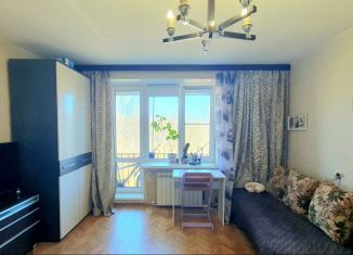 Продаю 2-ком. квартиру, 51 м2, Петергоф, Озерковая улица, 45