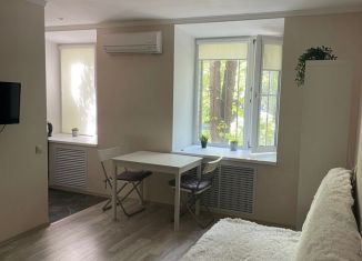 Сдается в аренду двухкомнатная квартира, 50 м2, Москва, Старая Басманная улица, 9к2, метро Красные Ворота