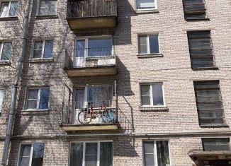 Продается 3-комнатная квартира, 56 м2, Ленинградская область, Центральная улица, 1