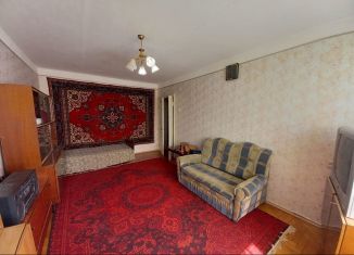 Трехкомнатная квартира на продажу, 65.2 м2, Майский, улица Комарова, 10