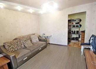 Продается трехкомнатная квартира, 59 м2, Новокузнецк, улица Покрышкина, 28