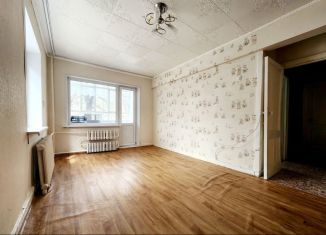 Продается двухкомнатная квартира, 40.6 м2, Северск, улица Крупской, 35