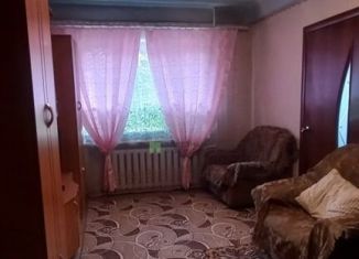 Продам 4-комнатную квартиру, 50 м2, посёлок городского типа Новокручининский, Российская улица, 3