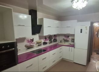 Сдам 3-ком. квартиру, 79 м2, Воронеж, улица Курчатова, 22