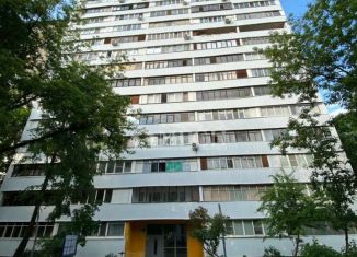 Продается 1-комнатная квартира, 35 м2, Москва, улица Маршала Захарова, 11, метро Царицыно