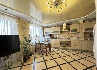 Продается четырехкомнатная квартира, 95.8 м2, Волгоградская область, улица имени Генерала Карбышева, 125