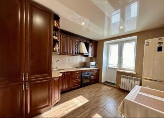 Продам 2-комнатную квартиру, 65 м2, Смоленская область, проспект Гагарина, 43