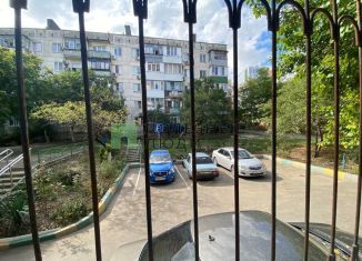 Продам 3-ком. квартиру, 58 м2, Новороссийск, улица Куникова, 58А