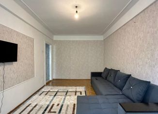 Сдается двухкомнатная квартира, 50 м2, Дагестан, улица Гагарина, 64