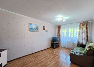 Продается 3-ком. квартира, 60.1 м2, Новосибирск, улица Петухова, 132