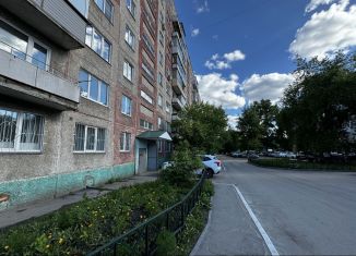 Продам трехкомнатную квартиру, 60 м2, Барнаул, улица Сухэ-Батора, 11, Индустриальный район