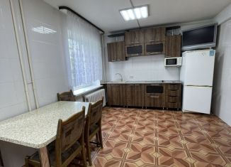 Сдается 2-комнатная квартира, 70 м2, Тюменская область, улица Газовиков, 2