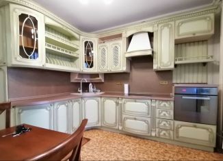 Двухкомнатная квартира в аренду, 74 м2, Нижний Новгород, улица Родионова, 165к12, метро Горьковская