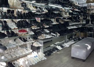 Торговая площадь на продажу, 28 м2, Симферополь, улица Козлова, 11