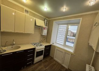 Продаю двухкомнатную квартиру, 45 м2, Нефтекамск, улица Карла Маркса, 16