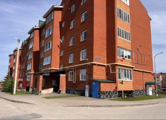 Продается 3-комнатная квартира, 82 м2, Азнакаево, улица Шайхутдинова, 10