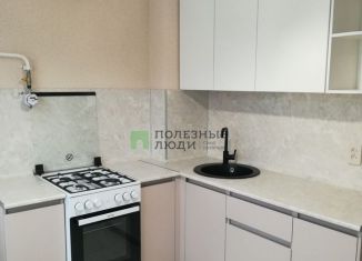 Продаю 2-ком. квартиру, 46.6 м2, Кирово-Чепецк, Чепецкая улица, 11