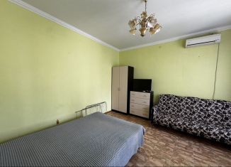 Продажа 1-ком. квартиры, 35 м2, Евпатория, улица Революции, 57