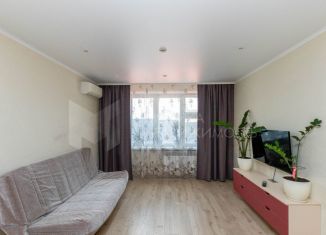 Продажа 2-ком. квартиры, 63 м2, Тюмень, улица Николая Семёнова, 33к1, Восточный округ