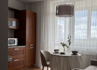 Сдается 1-комнатная квартира, 48.3 м2, Свердловская область, улица Блюхера, 41