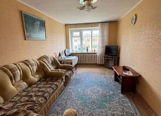 Продаю трехкомнатную квартиру, 62 м2, Азнакаево, улица Булгар, 30