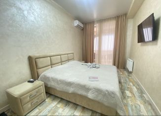 Аренда 1-ком. квартиры, 90 м2, Евпатория, Симферопольская улица, 2Ф, ЖК Золотые Пески