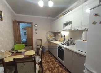 Продается 2-комнатная квартира, 63 м2, Строитель, улица Жукова, 17