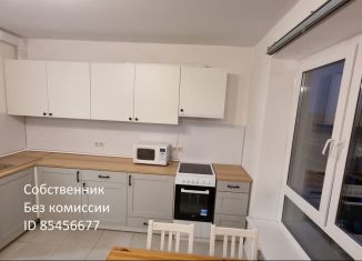 Сдается трехкомнатная квартира, 60 м2, Москва, Саларьевская улица, 13к3