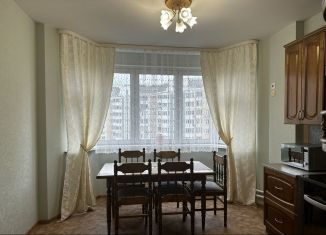 Сдается двухкомнатная квартира, 64 м2, Москва, Святоозёрская улица, 32, метро Улица Дмитриевского