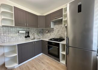 Сдам в аренду 2-ком. квартиру, 54 м2, Барнаул, улица Юрина, 225, Ленинский район