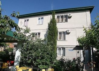 Сдается двухкомнатная квартира, 55 м2, Краснодарский край, Севастопольская улица, 46