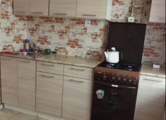 Продаю 1-ком. квартиру, 33 м2, Порхов, улица Пушкина, 30