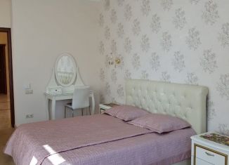 Сдам в аренду 2-ком. квартиру, 110 м2, Сочи, Первомайская улица, 11, микрорайон Центральный