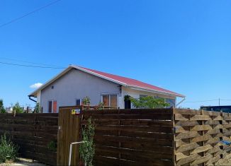 Сдаю дом, 66 м2, поселок городского типа Приморский, Дачная улица, 23