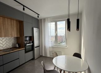 Сдаю в аренду 2-ком. квартиру, 65 м2, Тюмень, Профсоюзная улица, 63к1