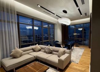 Сдается в аренду трехкомнатная квартира, 90 м2, Татарстан, Петербургская улица, 65А