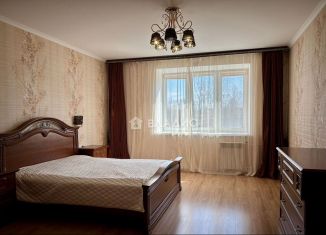 Сдается трехкомнатная квартира, 105 м2, Тобольск, 3-й микрорайон, 32