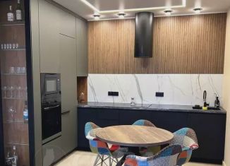 Продам 2-комнатную квартиру, 56 м2, Тюмень, улица Фармана Салманова, 1