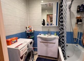 Продам 2-комнатную квартиру, 67.4 м2, Азнакаево, Парковая улица, 4