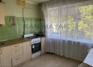 Продаю 1-ком. квартиру, 36 м2, Майкоп, улица Коммунаров, 9