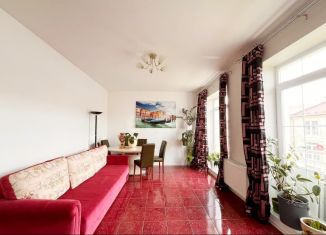 Продам 2-ком. квартиру, 67.1 м2, Троицк, 1-я Изумрудная улица, 10