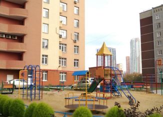 Продажа трехкомнатной квартиры, 94.6 м2, Екатеринбург, улица Белинского, 180