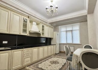 Сдаю трехкомнатную квартиру, 120 м2, Махачкала, проспект Петра I, 103Бк2, ЖК Скай Сити